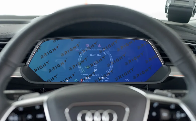 audi-q8-e-tron-2022-2025-14-4-panel-pryladiv