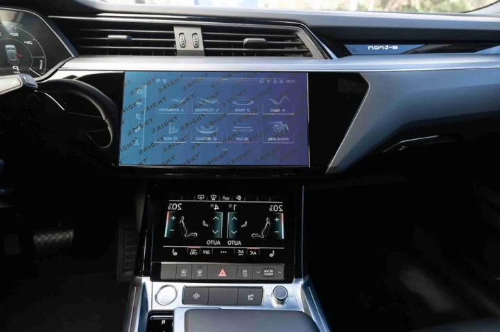 bg-audi-etron-2018-mult-11-3