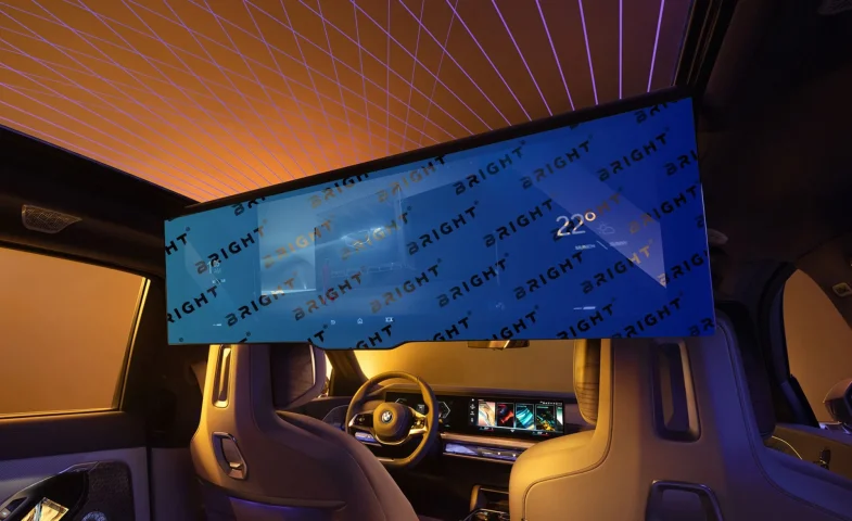 bmw-i7-2022-33-9-zadniy-monitor