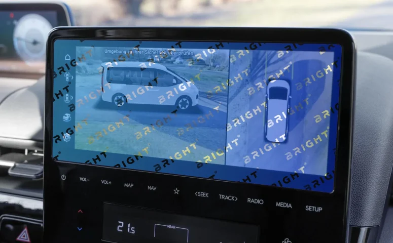 hyundai-staria-2021-10-9-multymedia