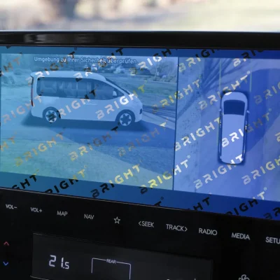hyundai-staria-2021-10-9-multymedia