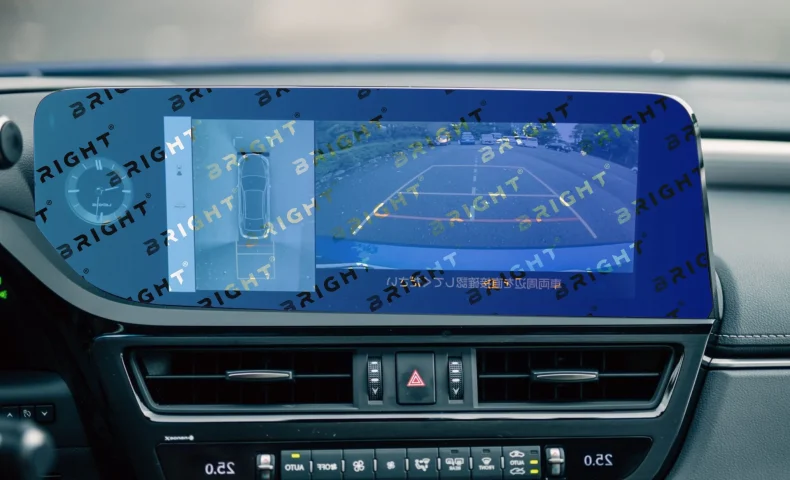 lexus-es-2021-17-3-multymedia