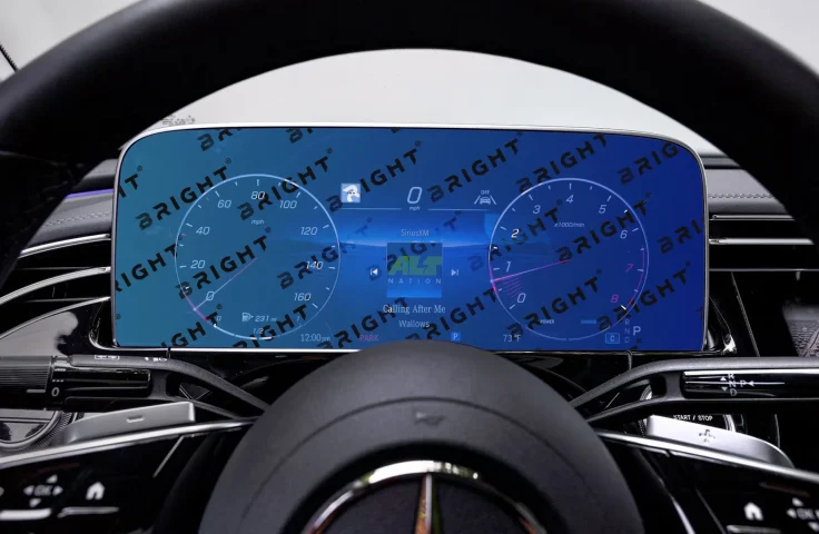 mercedes-benz-e-class-2023-14-8-panel-pryladiv