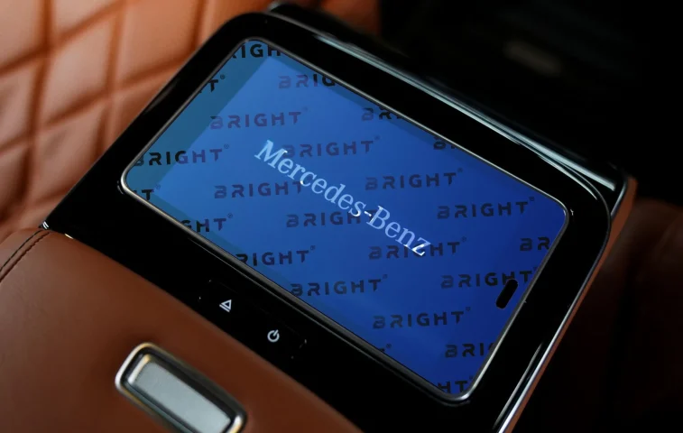 mercedes-benz-s-class-2020-8-2-zadnii-planshet
