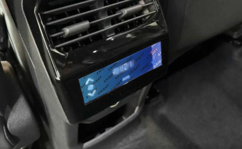peugeot-3008-2024-4-8-zadnii-klimat-kontrol