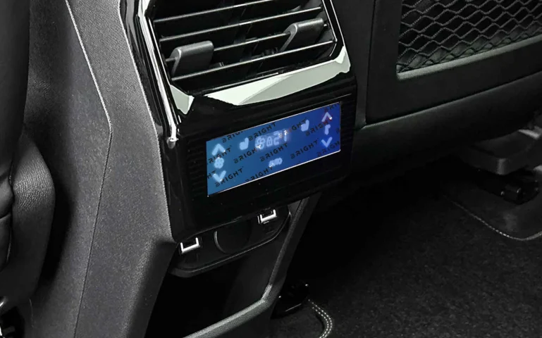peugeot-5008-2024-4-8-zadnii-klimat-kontrol