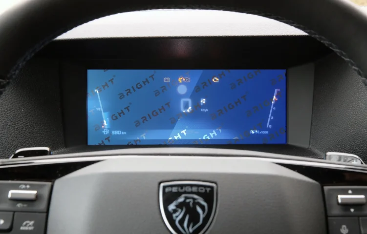 peugeot-traveller-2024-10-2-panel-pryladiv