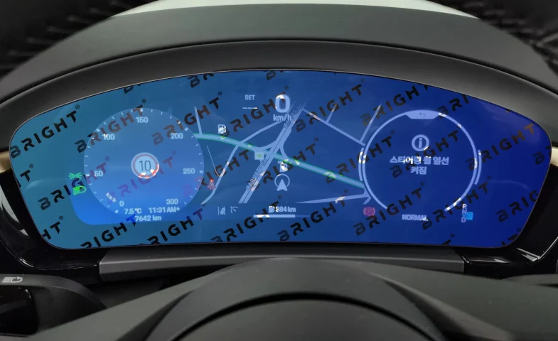 porsche-macan-electric-2024-15-2-panel-pryladiv