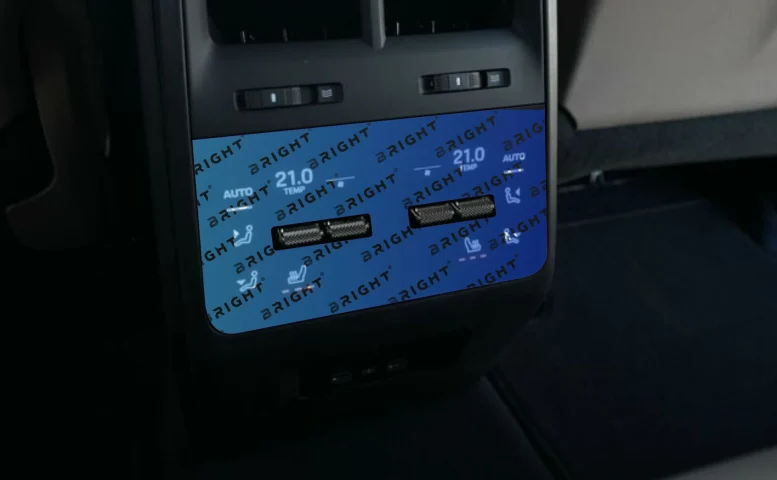 porsche-macan-electric-2024-7-7-zadnii-klimat-kontrol