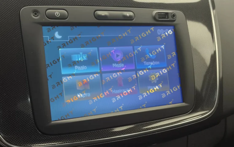 renault-logan-2014-6-9-multymedia