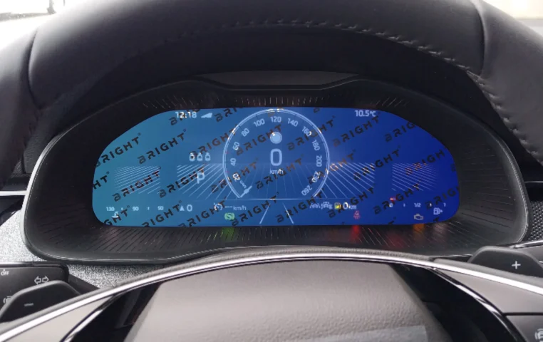 skoda-kamiq-202312-8-panel-pryladiv