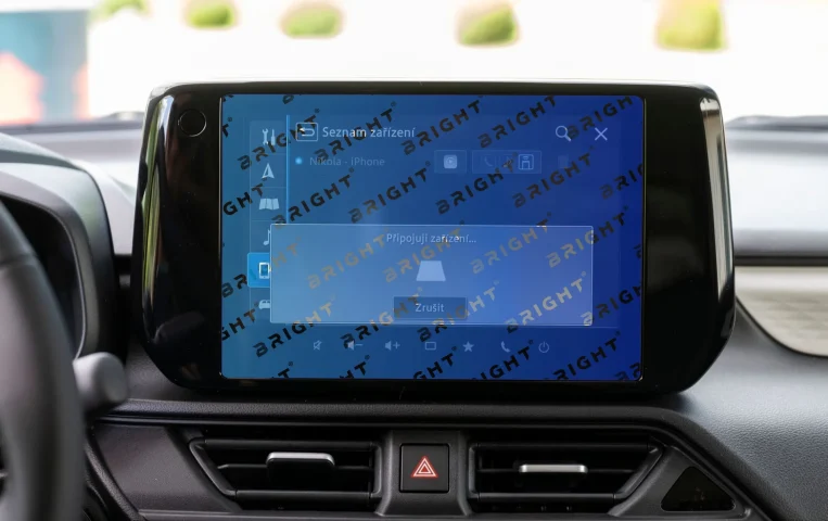 suzuki-swift-2023-10-5-multymedia