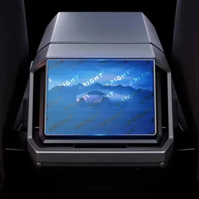 tesla-cybertruck-2024-10-2-zadnii-monitor