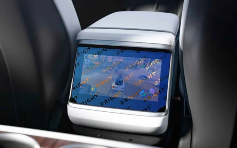tesla-model-s-2021-10-1-zadnii-monitor