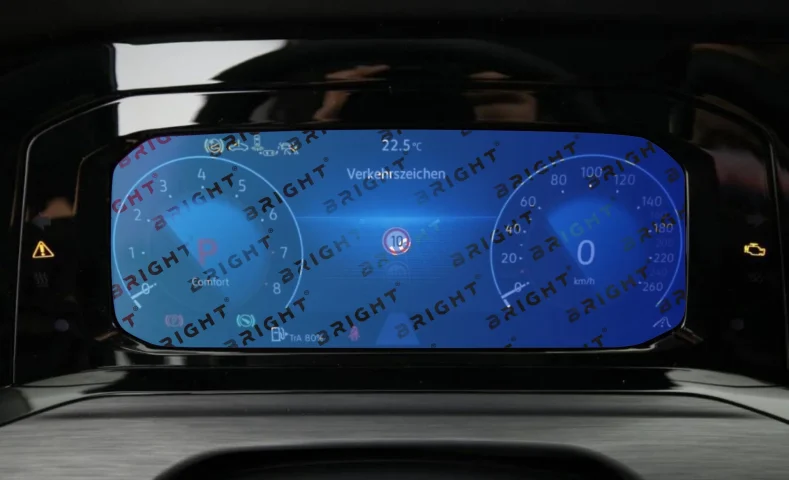 volkswagen-golf-2024-10-panel-pryladiv