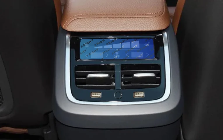 volvo-xc90-2024-4-9-zadnii-klimat-kontrol